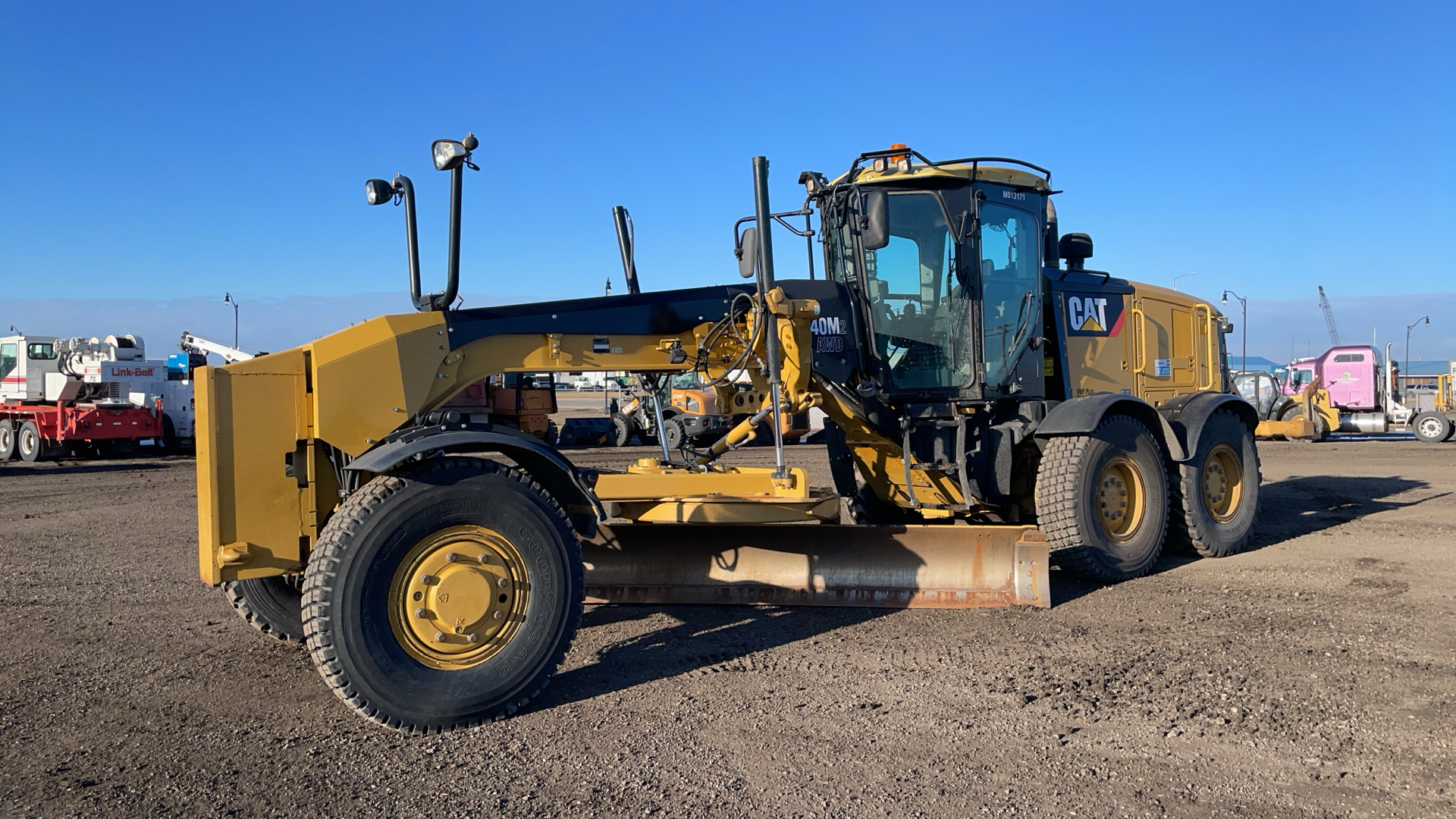 2012 CAT 140M2